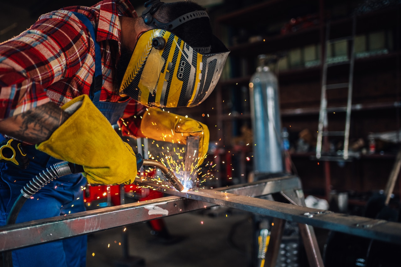 Can You Electropolish Welds? What Happens to Heat Tint and Weld Scale? Skilled worker in a protective gear welding metal with concentration. Can You Electropolish Welds? What Happens to Heat Tint and Weld Scale?
